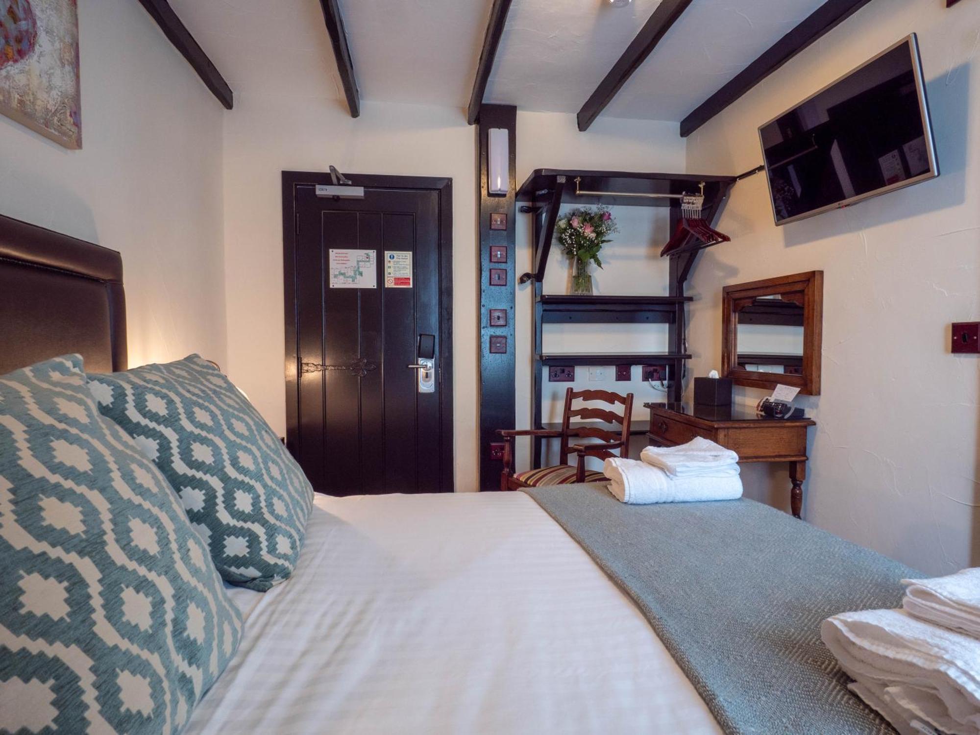 The Black Boy Inn Κερνάρφον Εξωτερικό φωτογραφία