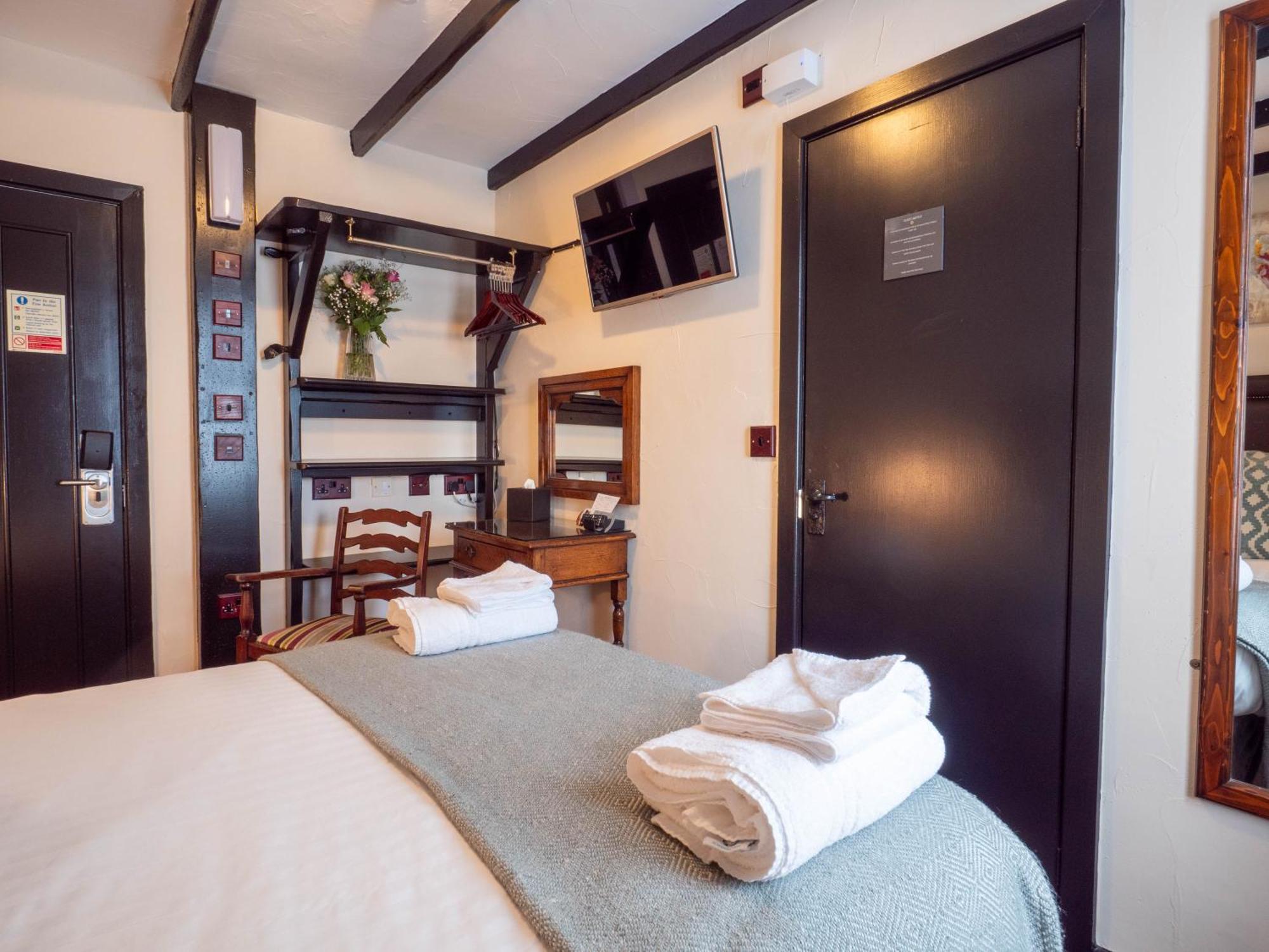 The Black Boy Inn Κερνάρφον Εξωτερικό φωτογραφία